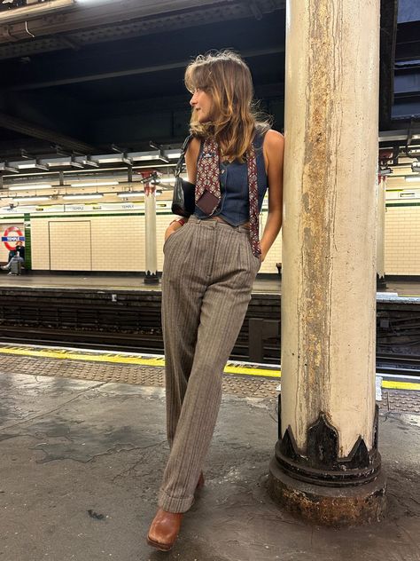 outfit inspo Check more at https://beautyfashionideas.com/fashion/outfit-inspo-23/ Mode Hippie, Estilo Hippie, Work Fits, Elegante Casual, Mode Inspo, Moda Vintage, Winter Aesthetic, 가을 패션, Mode Vintage