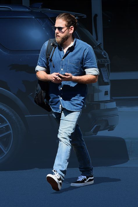 Jonah Hill Fashion, Jonah Hill Style, Young Professional Fashion, Daniel Craig Style, David Beckham Style, Style Girlfriend, Summer Outfits Men Streetwear, Men's Denim Style, Jonah Hill