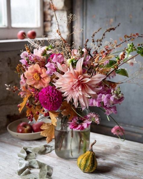 Tiny Wedding, Fall Flower Arrangements, Bouquet Arrangements, Floral Photography, Flower Display, Deco Floral, Flower Farm, Arte Floral, Flower Beauty