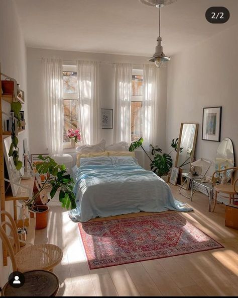 Bright And Airy Bedroom, Bohemian Bedroom Ideas, Bedroom Wall Decor Ideas, Airy Bedroom, Bedroom Interiors, Dream Apartment Decor, Wall Decor Ideas, Redecorate Bedroom, Bedroom Wall Decor