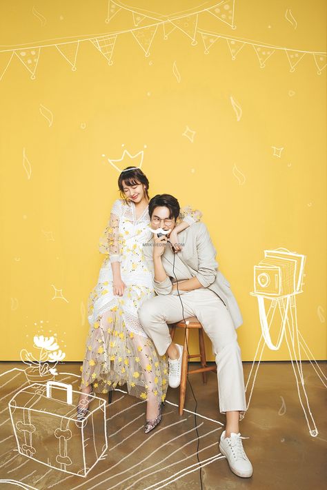 Korean Couple Photoshoot, Korea Wedding, Korean Wedding Photography, Korea Pre Wedding, Wedding Photo Studio, Pre Wedding Shoot Ideas, Funny Wedding Photos, Pre Wedding Poses, Korean Wedding