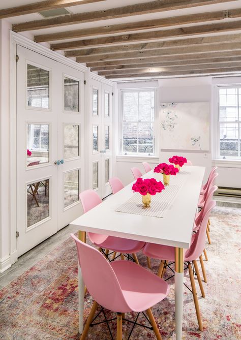 Feminine Office Space, Small Office Space, Pink Chairs, Film Decor, Feminine Office, Cool Office Space, Small Space Office, Pink Office, Dream Office