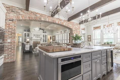 Kitchen Brick Archway, Farmhouse Chic Design, Modern French Country Living Room Ideas, Brick Arch Kitchen, Stone Archway Interior, Interior Brick Archway, Brick Archway In Kitchen, Kitchen Archway Ideas, Rubicon Interior