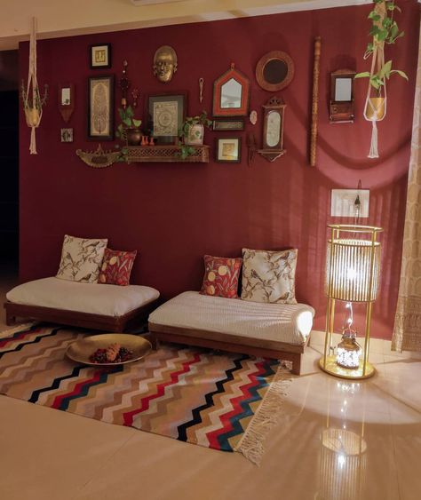 Eclectic Indian gallery wall curated with vintage mirrors, ethnic art and handicraft curios in dark earthy tones. Indian Room Decor Ideas, Indian Apartment Decor, Low Seating, Dining Corner, Indian Wall Decor, Indian Room Decor, Living Room Wall Color, Home Decor Indian, Office Table Design