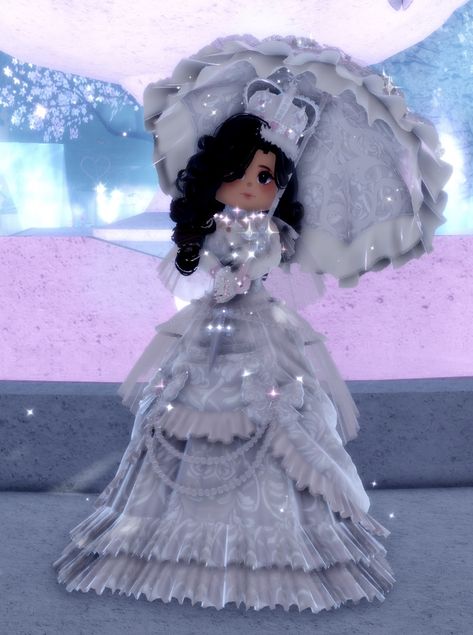 Royalty Outfit Royale High, Royal High Royalty Outfits, Beauty Pageant Royale High Theme, Silver Slay Royale High Outfit, Silver Slay Royale High Sunset Island, Royalty Royale High Outfit, Rich Royale High Outfits, Royale High Formal Outfits, Sunset Island Royale High Outfits