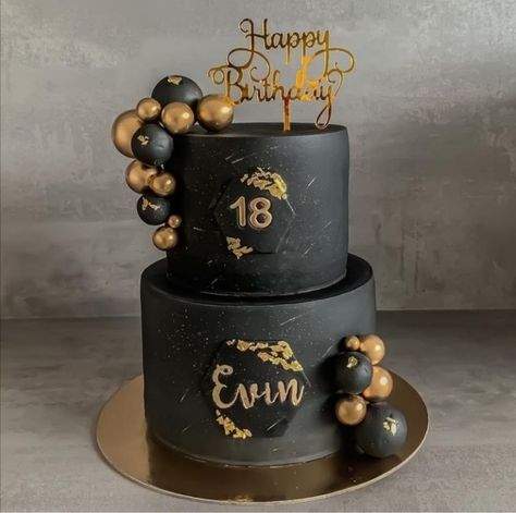 Black Two Tier Cake, Black And Gold 18th Birthday Cake, 18th Birthday Cake For Guys Men, Black And Gold Cake Birthday For Women, Torte Schwarz Gold, Cake Designs Black And Gold, Black And Gold Cake Ideas, 18th Birthday Cake For Guys, Cake Black And Gold