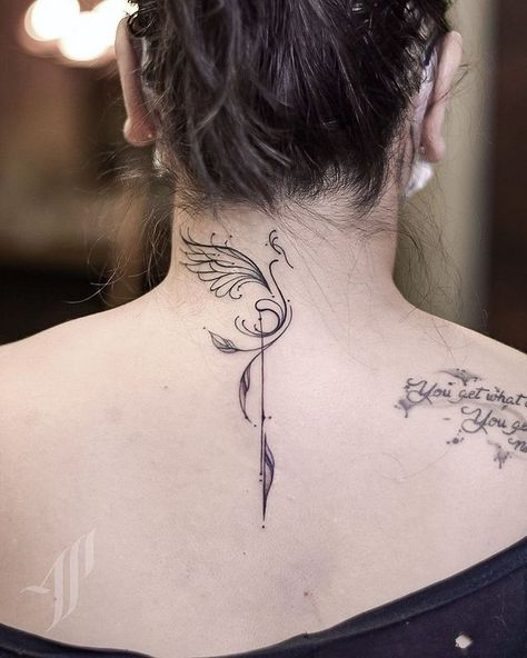 Feniks Tattoo, Phoenix Tattoo Feminine, Small Phoenix Tattoos, Maching Tattoos, Phönix Tattoo, Back Of Neck Tattoo, Cool Small Tattoos, Phoenix Tattoo, Discreet Tattoos