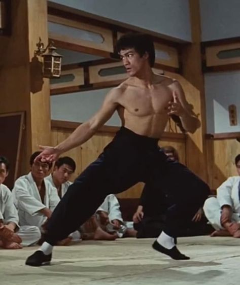 Bruce Lee Chuck Norris, Jason Scott Lee, Bruce Lee Kung Fu, Bruce Lee Pictures, Way Of The Dragon, Bruce Lee Art, Bruce Lee Martial Arts, Kung Fu Movies, Bruce Lee Quotes