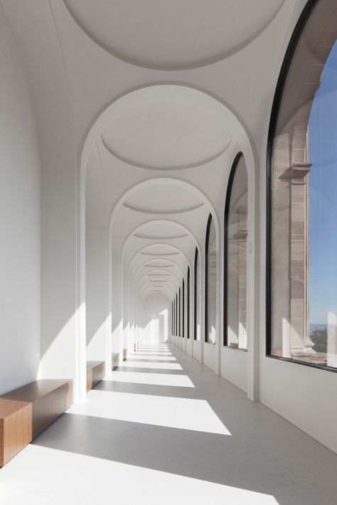 Interior of the renovated Neue Galerie in Kassel by German architect Volker Staab. Arc Ceiling, Apartemen Studio, Arch Building, John Pawson, Arched Windows, Space Architecture, Light And Space, Architectural Inspiration, Amazing Architecture