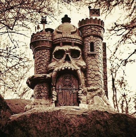 Castle Greyskull, He Man Thundercats, Skeletor Heman, Cement Work, Castle Grayskull, Castle Plans, Castle Tattoo, Statue Tattoo, Sith Empire