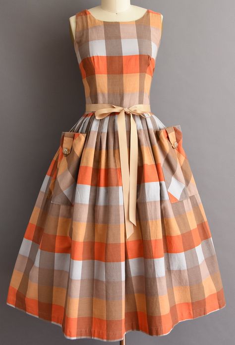 Old Dresses Vintage 1950s, 1950s Fashion Women, Vestidos Retro, 1950s Dresses, Frock For Women, 50s Style, Vestidos Vintage, Frock Design, African Dresses For Women