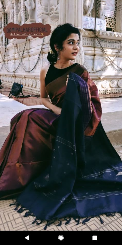 Cotton Saree Poses, Mithila Palkar Saree, Saree Styles Modern, Kuchu Designs Saree, Blouse Designs Wedding, Photoshoot Saree, Saree Sabyasachi, Lehenga Silk, Saree South Indian