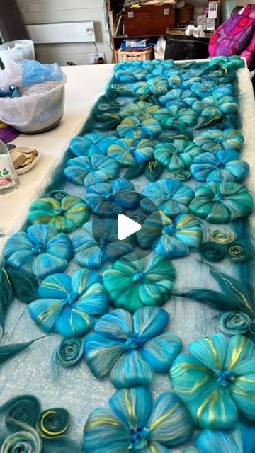 Nuno Felting Tutorial, Felted Vessels, Wet Felting Tutorial, Art Freedom, Felting Crafts, Wool Flowers, Felting Tutorial, Wet Felting Projects, Felt Wool