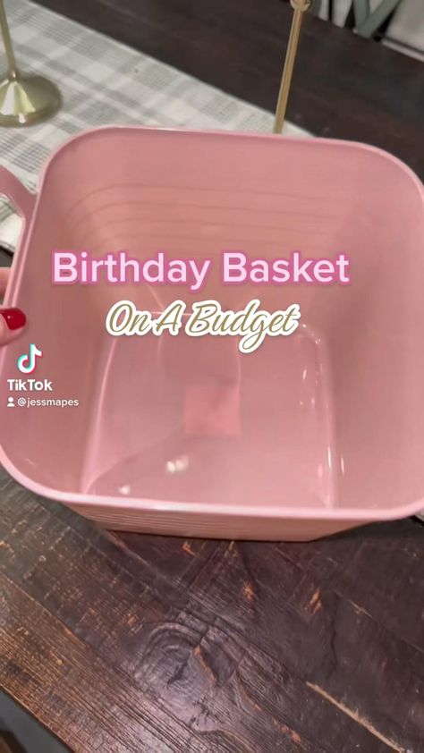 Unique Holiday Birthday Gift Basket Birthday Basket Ideas, Birthday Gifts For Bestie, Pink Gift Basket, Cute Best Friend Gifts, Homemade Birthday Gifts, Cheap Birthday Gifts, Birthday Gift Basket, Easy Birthday Gifts, Small Birthday Gifts