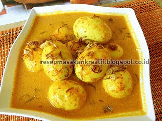 Gulai Telur Kuning Padang - #ResepMasakanIndonesia Telur Ayam, Asian Cake, Malay Food, Food Wishes, Indonesian Cuisine, Makanan Diet, Cuisine Recipes, Indonesian Food, Seasoning Recipes