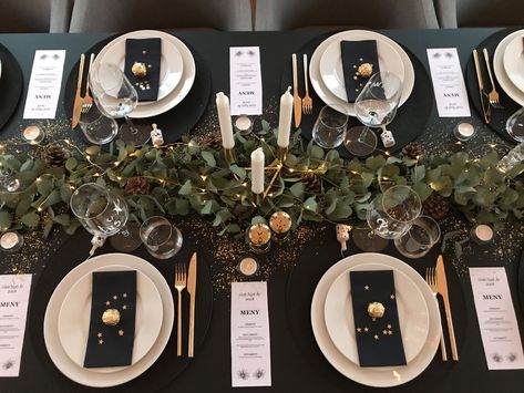 Dinner Party Table Settings, Christmas Homescreen, New Years Dinner, New Year Table, Home Table Decor, Deco Table Noel, Aesthetic Interior, Tafel Decor, Dinner Party Table