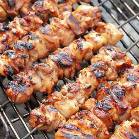 Filipino Chicken Kebabs - Tired of your standard grilled chicken? You have to try these deliciously flavorful Filipino chicken kebabs. Quick and easy and bursting with Asian flavors. Filipino Chicken Recipes, Easy Filipino Recipes, Chicken Kebab Recipe, Kabob Recipes, Chicken Kabobs, Orange Sauce, Chicken Kebabs, Asian Chicken, Barbecue Chicken