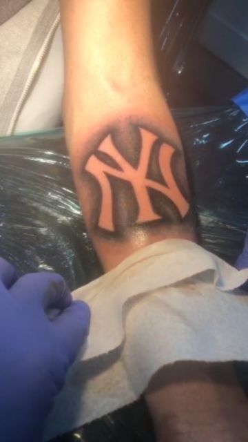 Yankee Logo Tattoo, New York Yankee Tattoos, New York Yankees Tattoo Ideas, Ny Yankees Tattoo, New Era Tattoo, Yankee Tattoo Ideas, New York Tattoo Ideas For Men, Yankees Tattoo Ideas, Yankees Logo Tattoo