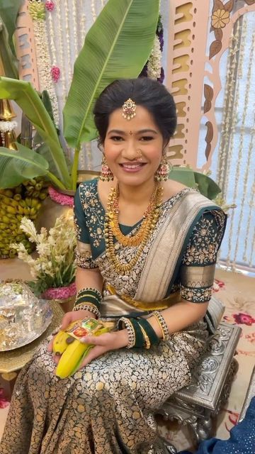 𝗕𝗥𝗜𝗗𝗘𝗦 𝗢𝗙 𝗛𝗬𝗗𝗘𝗥𝗔𝗕𝗔𝗗 on Instagram: "@makeupbyshravyashetty Happy brides are the prettiest , Siri’s Pellikuturu look 💚 . . #wedmegoodsouth #wedmegood #weddingbrigade #weddingwire #weddingplz #weddingsonlineindia #bridesofindia #bridesofhyderabad #bridalmakeupartist #indianweddingbuzz #indianbridalmakeup #hyderabadmakeupartist #indianmua #indianmakeup #indianmakeupartist #weddingsutra #popxowedding #bridebookmakeup #weddingseason #southindianweddings #southindianbride #pellikuthur Muhurtham Saree, Marriage Ideas, Blouse Designs Catalogue, Wedding Saree Blouse, Wedding Saree Blouse Designs, Maggam Works, South Indian Weddings, Saree Designs Party Wear, Bride Book