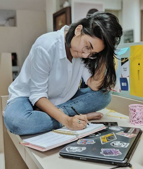 Happy Studying, Prajakta Koli, Stylish Dpz, Casual College Outfits, Desi Fashion Casual, Ladies Blouse Designs, Cute Photography, Fancy Dress Design, Cute Preppy Outfits