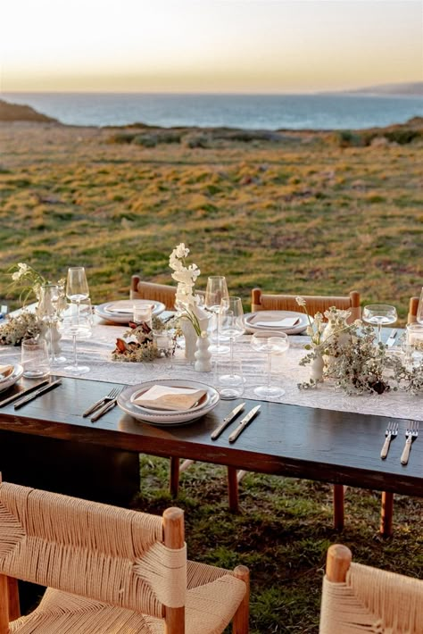 Coastal Wedding Reception, Blackberry Farms Wedding, Sea Ranch Lodge, Studio Mondine, The Sea Ranch, Colorful Table Setting, Northern California Wedding Venues, Safari Wedding, Athens Wedding