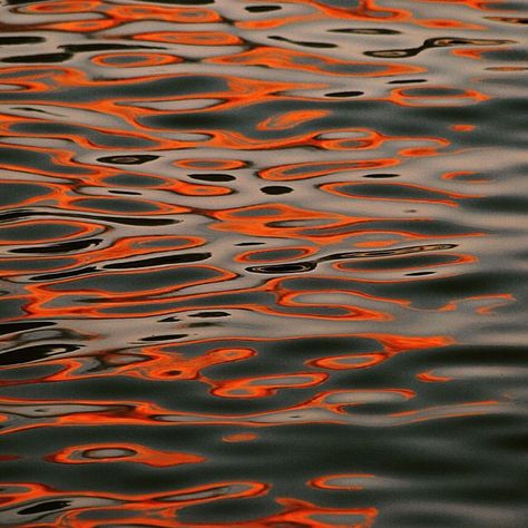 Water Ripples Photography, Sunset Reflection On Water, Sunset Texture, Sunset Reflection, Reflection Photos, Glass Photography, Water Reflection, Kunst Inspiration, Art Folder