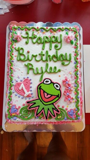 Kermit the frog birthday cake Muppets Cake, Muppet Cake, Muppet Birthday Party, Frog Birthday Cake, Muppet Party, Hamburger Party, Muppets Party, Birthday Party Decorations Ideas, Frog Birthday Party