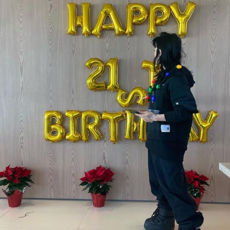 Billie Eilish Fashion, Billie Eilish Birthday, Billie Eilish Photos, Billie Eilish Outfits, Feeling 22, Billie Eyelash, Billie Eillish, Aura Colors, Bossa Nova