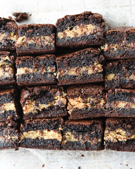 Cookie Dough Stuffed Brownies, Cookie Stuffed Brownies, Stuffed Brownies, Mint Desserts, Cookie Dough Brownies, Best Brownie Recipe, Frozen Cookie Dough, Tray Bake, Brownie Toppings