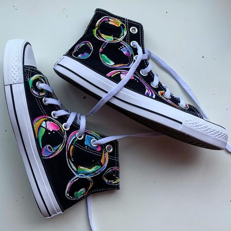 Painted Sneakers Diy Ideas, Converse Painting, Sneaker Painting, Shoe Art Designs, Paint Shoes, Vans Shoes Fashion, Converse Design, Shoe Painting, Painted Shoes Diy