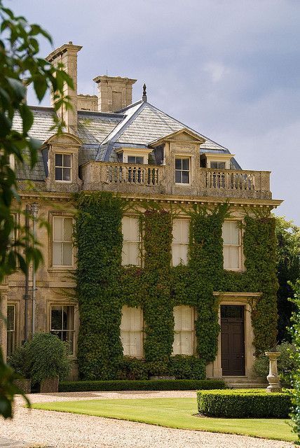 Cambridgeshire England, Plant Walls, Wealthy Family, English Manor Houses, Country Manor, English Ivy, Casa Country, Stately Homes, English Manor