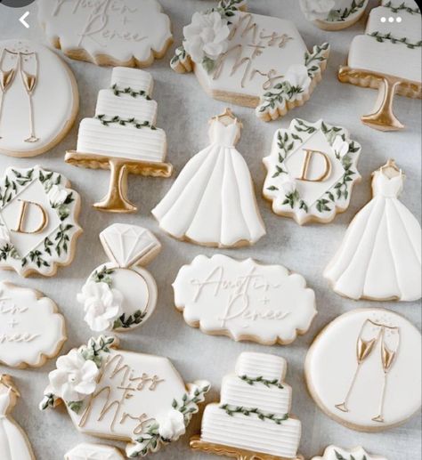 Decorative Wedding Cookies, Bridal Shower Cookies Decorated, Couples Shower Themes, Wedding Cookies Decorated, Wedding Shower Cookies, Couple Wedding Shower, Rustic Shower, Bridal Shower Cookies, Shower Cookies