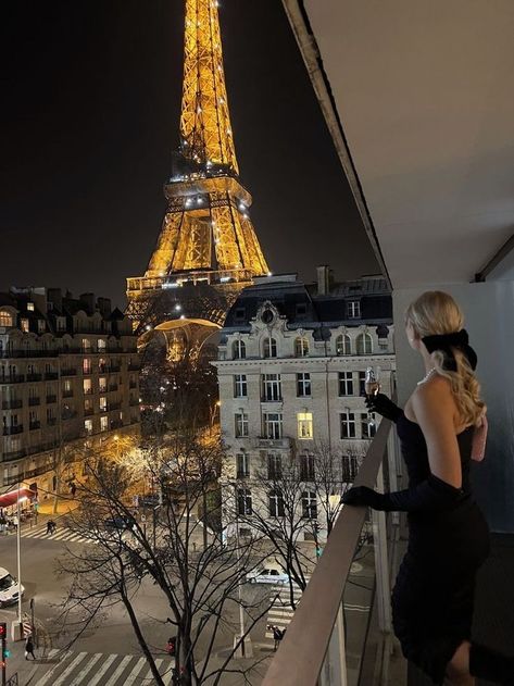 Paris Dream, Paris Girl, Wealth And Abundance, Money Wealth, Rich Girl Lifestyle, Private Jets, Paris Aesthetic, Dark Feminine Aesthetic, Luxury Lifestyle Dreams