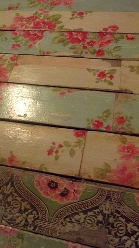 Commode Shabby Chic, Painted Wood Floors, Vibeke Design, Decoration Shabby, Smart Tiles, Head Board, Shabby Chic Dresser, Shabby Chic Bathroom, Shabby Chic Bedrooms