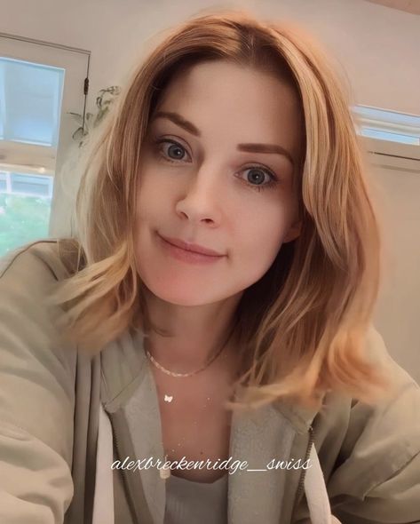 Alexandra Breckenridge Hair, Mel Monroe, Alexandra Breckenridge, Virgin River, Kim Basinger, Comedy Movies, Hairstyle Ideas, Percy Jackson, Natural Makeup