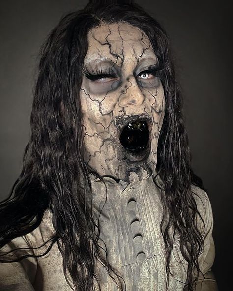 #HalloweenInspiredMakeup #CreepyHalloweenMakeupIdeas #HorrorMovieInspiredMakeup #CreepyHalloweenMakeup #CreepyHalloweenMakeupLooks Haunted House Makeup, Gore Makeup, Creepy Costumes, Creepy Halloween Makeup, Special Fx Makeup, Face Art Makeup, Horror Makeup, Zombie Makeup, Halloween Makeup Inspiration