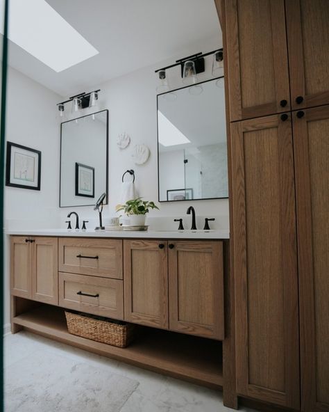 Primary Bathroom Remodel Vanity Ideas Master Bath, Hall Bathroom Ideas, Natural Wood Vanity Bathroom, Kids Bathroom Remodel, Kids Bathrooms, Double Sinks, Bathroom Features, Suite Bathroom, Shower Fixtures