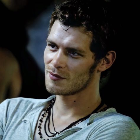 Klaus Mikaelson Pictures, Klaus Mikealson Pics, Klaus Mikaelson Curly Hair, Klaus Mikaelson Hot Pics, Klause Mickleson, Klaus Vampire Diaries, Tvd Klaus, Klaus Mikaelson Aesthetic, Klaus Tvd