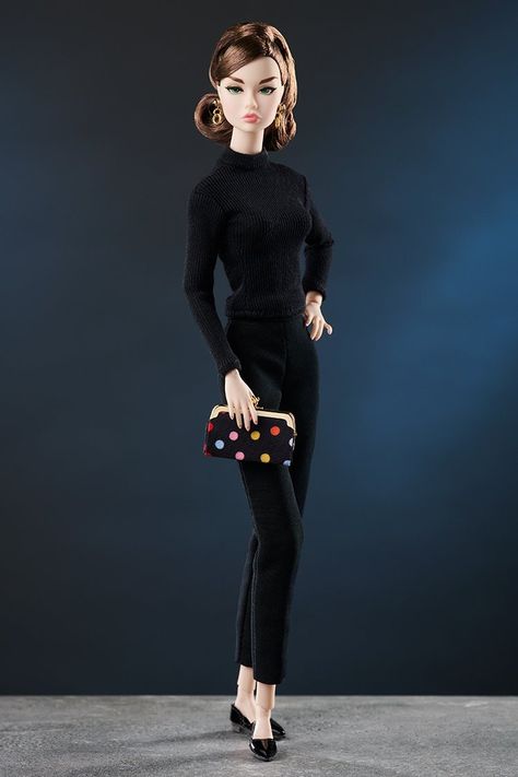 When In Paris Poppy Parker is the 3rd W Club doll of 2023! — Fashion Doll Chronicles White Hair Color, Black Turtle Neck, Integrity Dolls, Barbie Collector Dolls, Blue Gloves, Poppy Parker Dolls, Mini Gift, Fashion Royalty Dolls, Integrity Toys