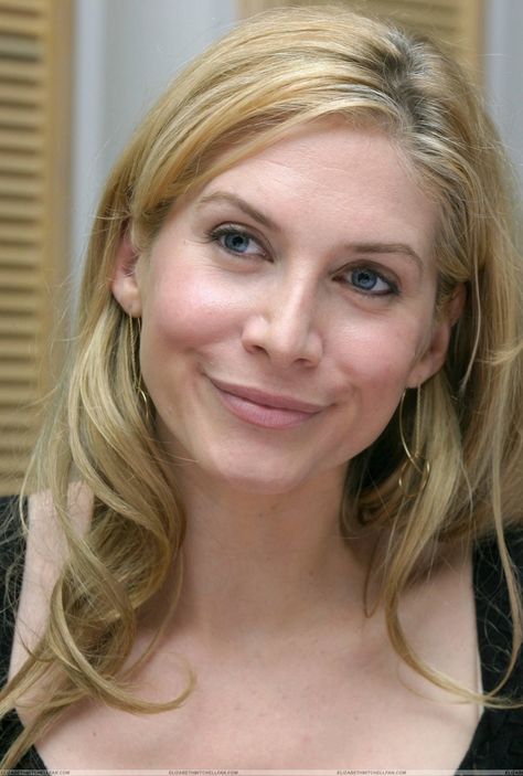 Elizabeth Mitchell Elizabeth Mitchell 90s, Lost Series, Elizabeth Mitchell, Stilettos Heels, Girl God, Gods Girl, Random Pictures, Scarlett Johansson, American Actress