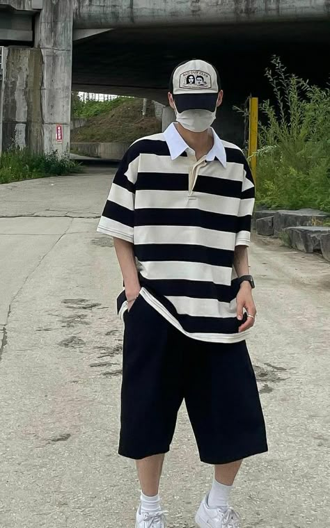 Summer Japanese Outfits Men, Mens 80s Fashion, Korean Outfits Men, Softboy Outfits, Outfit Cowok, Striped Tshirt Men, Korean Street Wear, Everyday Outfits Summer, Mens 80s