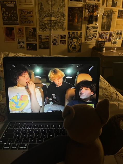 sturniolo triplets + jellycat aesthetic Sturnolio Triplets Aesthetic, Sturniolos Aesthetic, The Sturniolo Triplets Aesthetic, Aesthetic Sturniolo Triplets, Sturniolo Aesthetic, Triplets Aesthetic, Sturniolo Triplets Aesthetic, Oxygen Tanks, Tank Watch