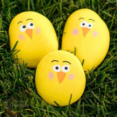 Easter Chick Craft, Egg Rock, Rock Painting Ideas, Spring Crafts For Kids, Rock Chick, Crafts For Seniors, Painted Rocks Diy, Rock Painting Ideas Easy, Rock Painting Patterns