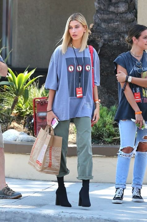 Vestiti In Jeans, Hailey Baldwin Street Style, Hailey Baldwin Style, Tomboy Outfits, Looks Street Style, Street Style Trends, Victoria Secrets, Hailey Baldwin, Celebrity Street Style