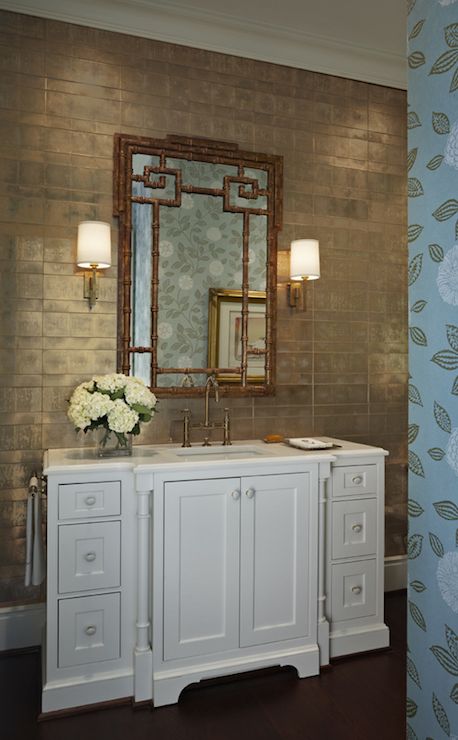 Gorgeous bathroom with gold metallic wallpaper and bamboo mirror Modern Powder Room Ideas, Wallpaper For Bathroom, Gray Bathroom Walls, Mirror And Sconces, Grey Bathroom Cabinets, Teal Towels, Floral Print Wallpaper, Gold Metallic Wallpaper, Block Print Wallpaper