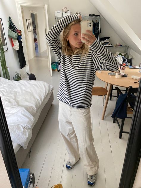 Winter Outfits Copenhagen Style, Swedish Aesthetic Outfits, Boyfriend Style Outfits, Copenhagen Fits, Copenhagen Style Aesthetic, Cph Style, Striped Shirt Outfit, Stripes Outfit, Belgium Style