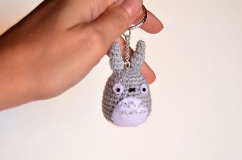 Mini Totoro Key Chain by Sumire-Art on DeviantArt Mini Totoro, Totoro Keychain, Totoro Crochet, Crochet Key Cover, Crochet Totoro, Keychain Crochet Pattern, Quick Crochet Projects, Keychain Crochet, Kawaii Crochet