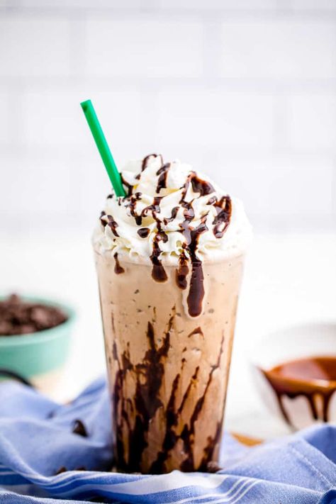 An easy copycat recipe for your favorite Starbucks Java Chip Frappuccino! Coffee, milk, ice, chocolate chips and chocolate syrup are blended into a refreshing frozen drink. Top it with whipped cream and enjoy! Java Chip Frappachino, Starbucks Java Chip Frappuccino, Java Chip Frappuccino, Chocolate Coffee Drinks, Chips And Chocolate, Pumpkin Spice Frappuccino, Java Chip, Ice Chocolate, Starbucks Mocha