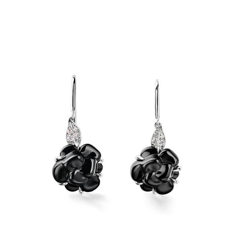 Camélia earrings - J2937 | CHANEL Asymmetrical Jewelry, Dress Reference, Designers Jewelry Collection, Jewelry Chanel, Jewelry Website, Chanel Earrings, Chanel Jewelry, Jewelry Lookbook, Black Jewelry