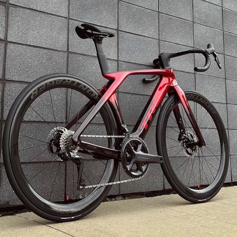 🚲 Trek Madone SLR🍒 📷 @cyclesdupuis #lovesroadbikes #trek #trekbikes #trekmadone #madoneslr | Instagram Sepeda Trek, Adventure Bike Cycling, Trek Madone Slr, Trek Road Bikes, Trek Bicycle, Trek Madone, Bike Riding Benefits, Best Road Bike, Velo Cargo